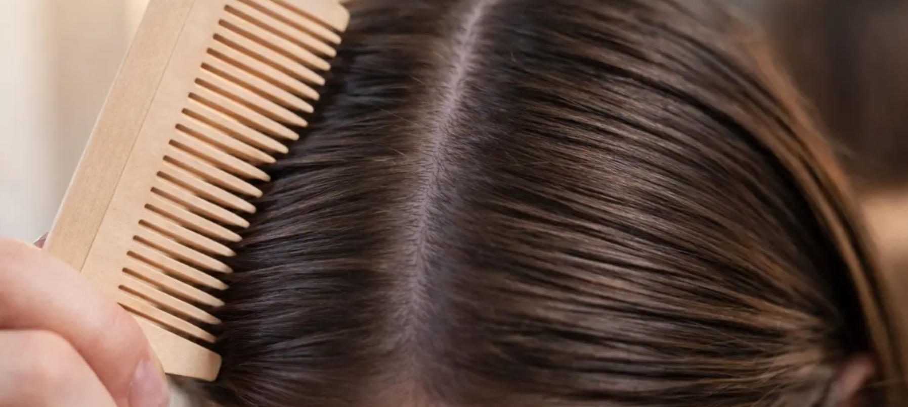 Capelli unti il giorno dopo lo shampoo: perché succede davvero (e come risolvere)